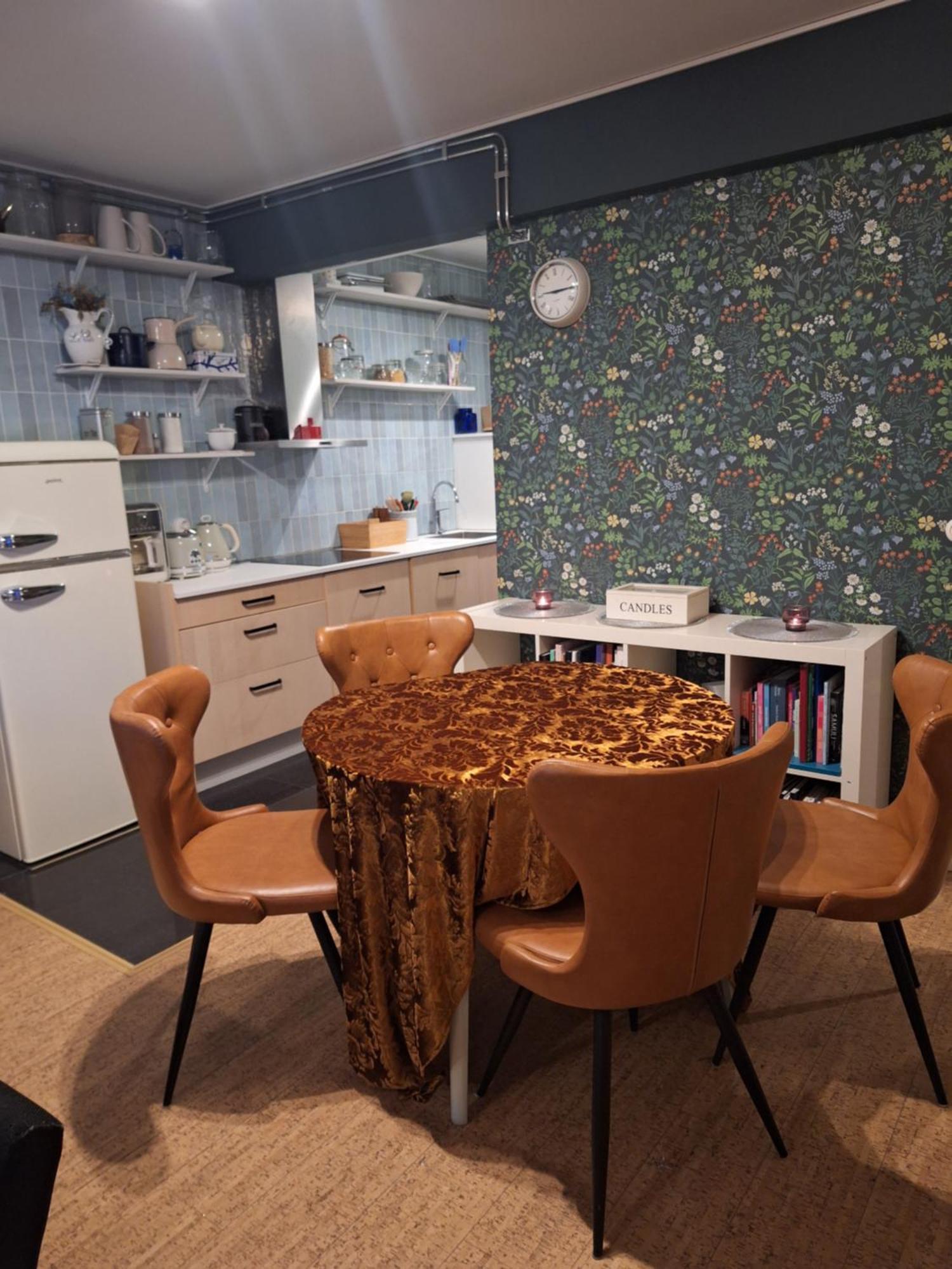 Alice Apartment - Main Street โรวานิเอมิ ภายนอก รูปภาพ